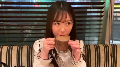 Si ass eng Frëndin déi zum selwechte Club op der Uni gehéiert huet.An si ass dat attraktivst Meedchen am Club. Dëst ass eng japanesch sexy Atmosphär.